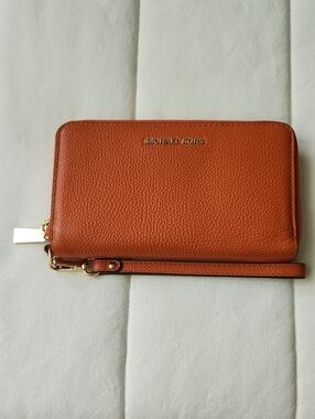 Michael Kors Continental Wristlet in orange leather